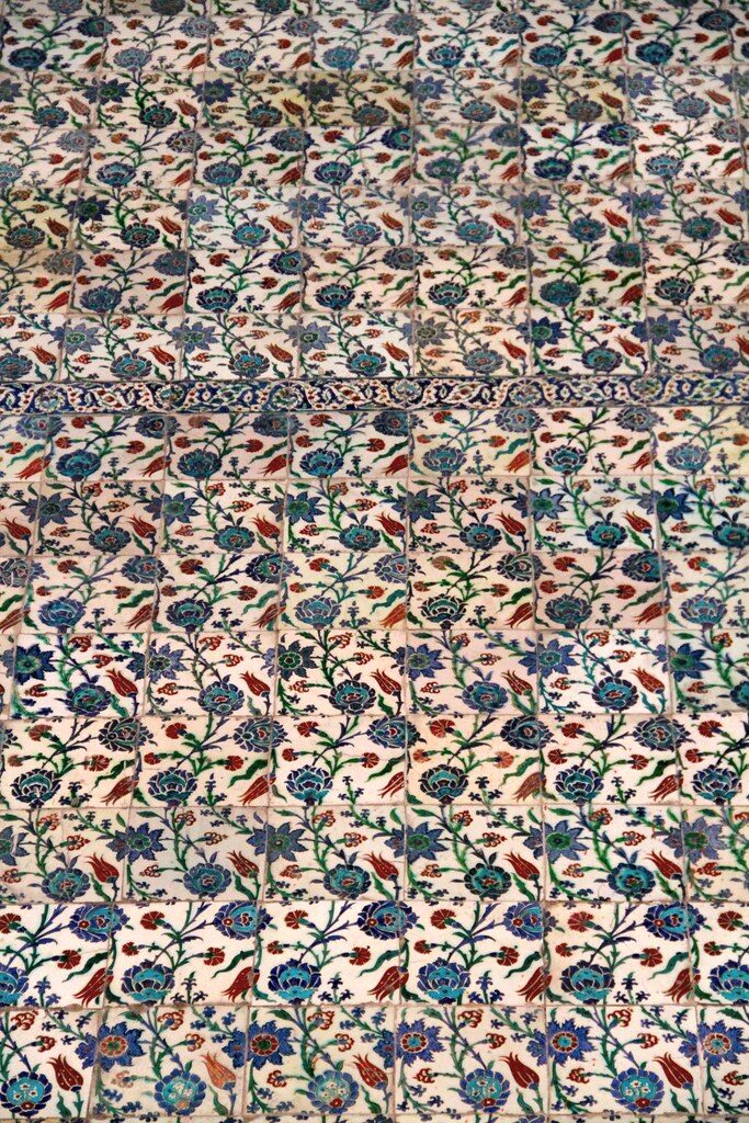 Arabesques sur carrelage islamique bleu de la mosquée Sultanahmet
