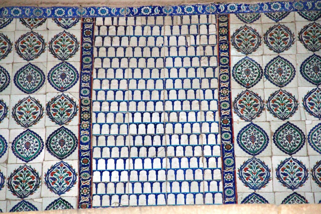 Ornements et arabesques islamiques — intérieurs de mosquée turque