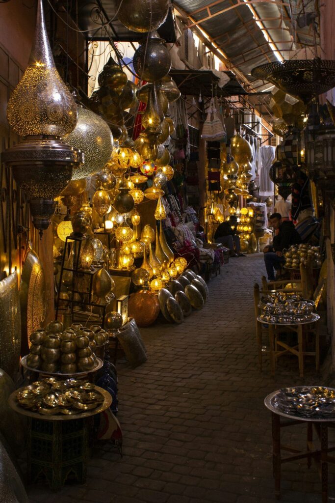Lanternes suspendues en laiton et argent — artisanat marocain