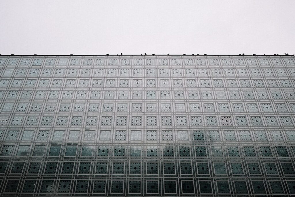 Façade de l'Institut du Monde Arabe à Paris